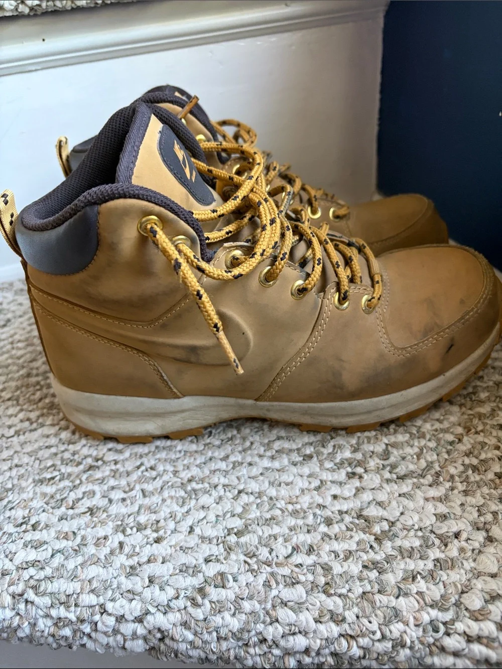 Nike Men’s Tan/Brown Work-Style Hiking Boots